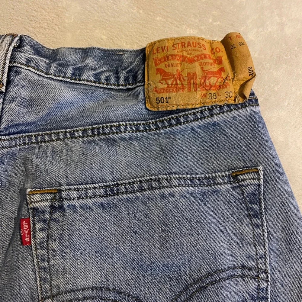 Levi's 501 Jeans Mens 36x30 Light‎ Wash Button Fly Denim Blue Streetwear (34x29)